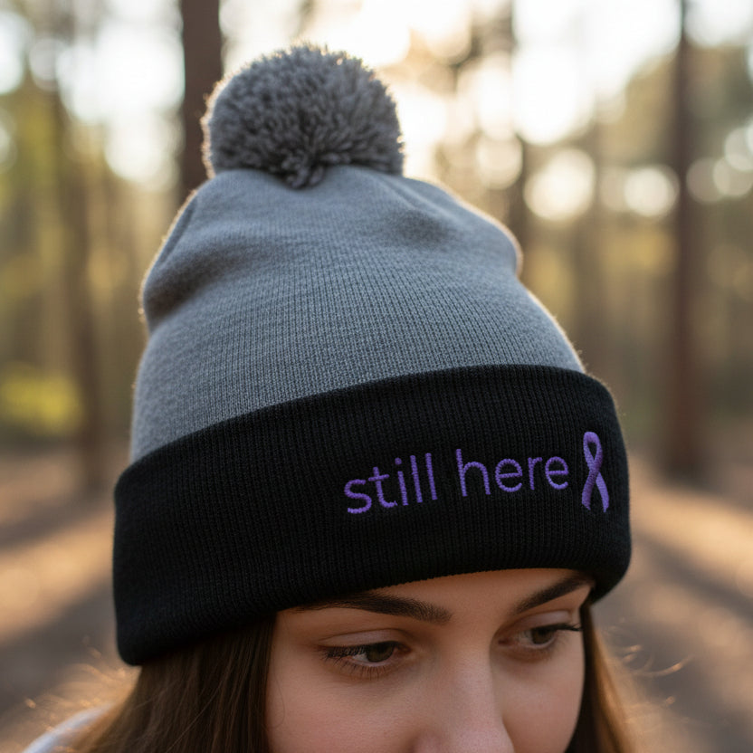 Gorro de Pom-Pom Still Here – Sombrero de Tejido para la Conciencia de la Epilepsia