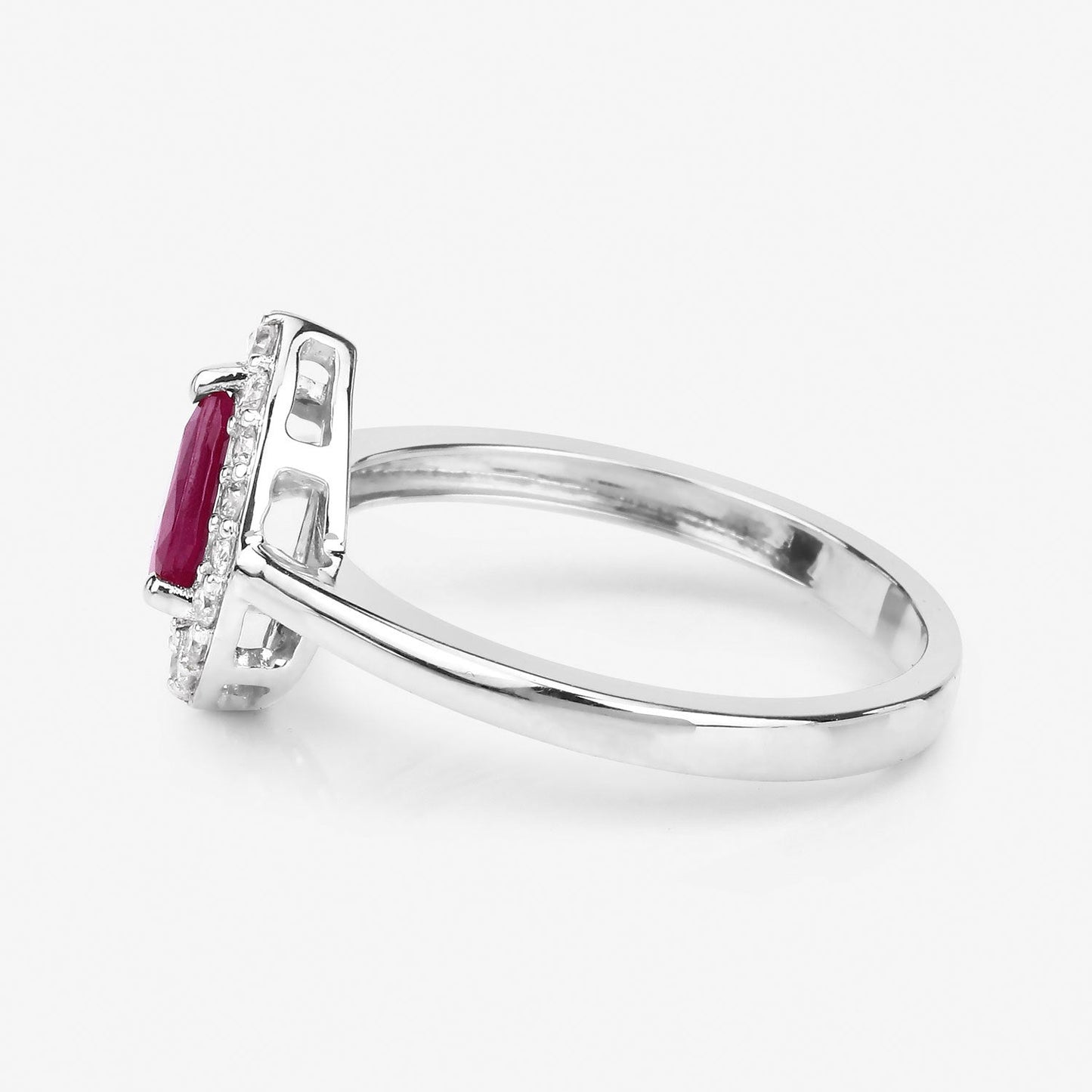 Anillo de Compromiso de Rubí y Diamante de 0.92 Quilates en Oro Blanco de 14K