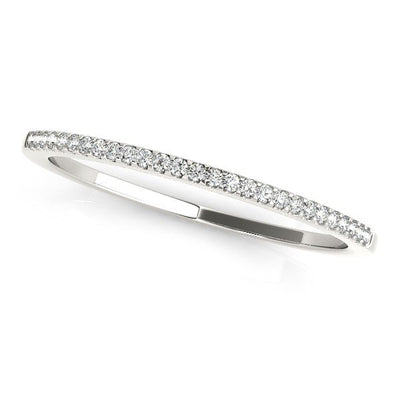 Anillo de boda delgado redondo pavé de oro blanco de 14k