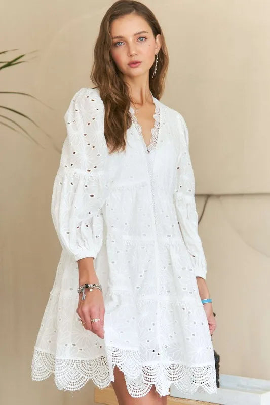 Robe Babydoll à Col V en Dentelle Détail et Œillets à Volants