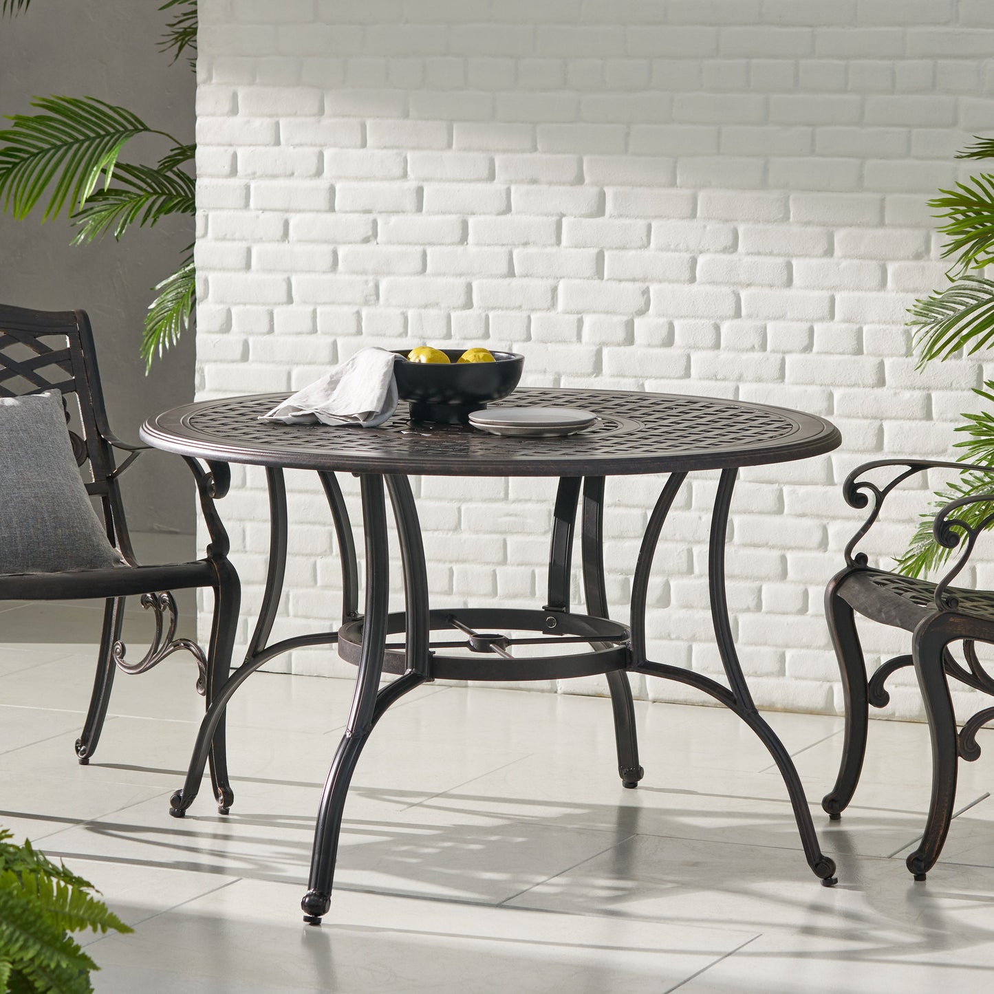Outdoor Cast Aluminum Circular Dining Table in Bronze