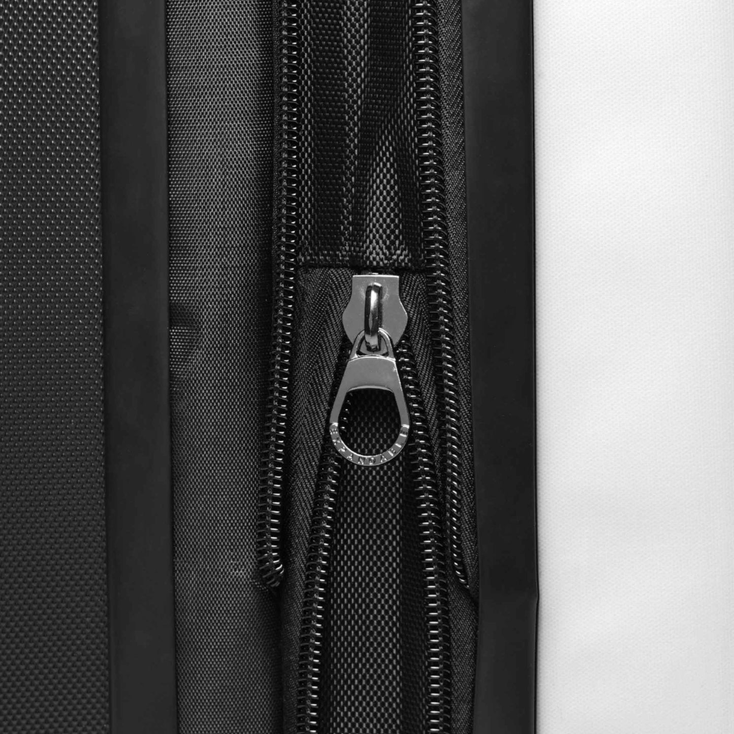 Valise de la Commission fédérale des voyages - Élégante et fonctionnelle