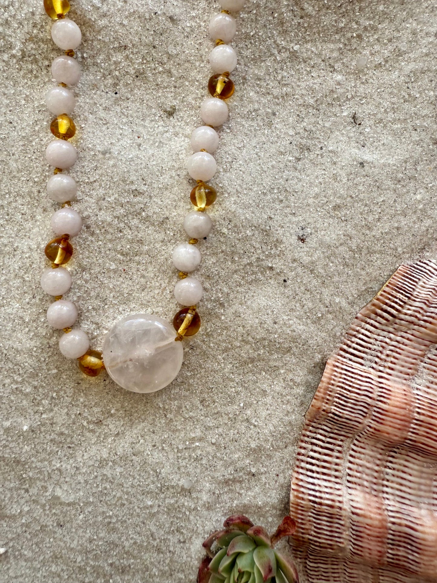 Collar de Cuarzo Rosa y Ámbar del Mar Báltico con Miel