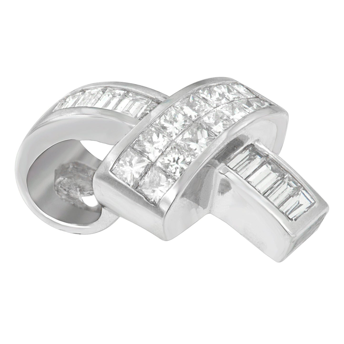 Collar con colgante de cinta de diamantes en oro blanco de 14 quilates