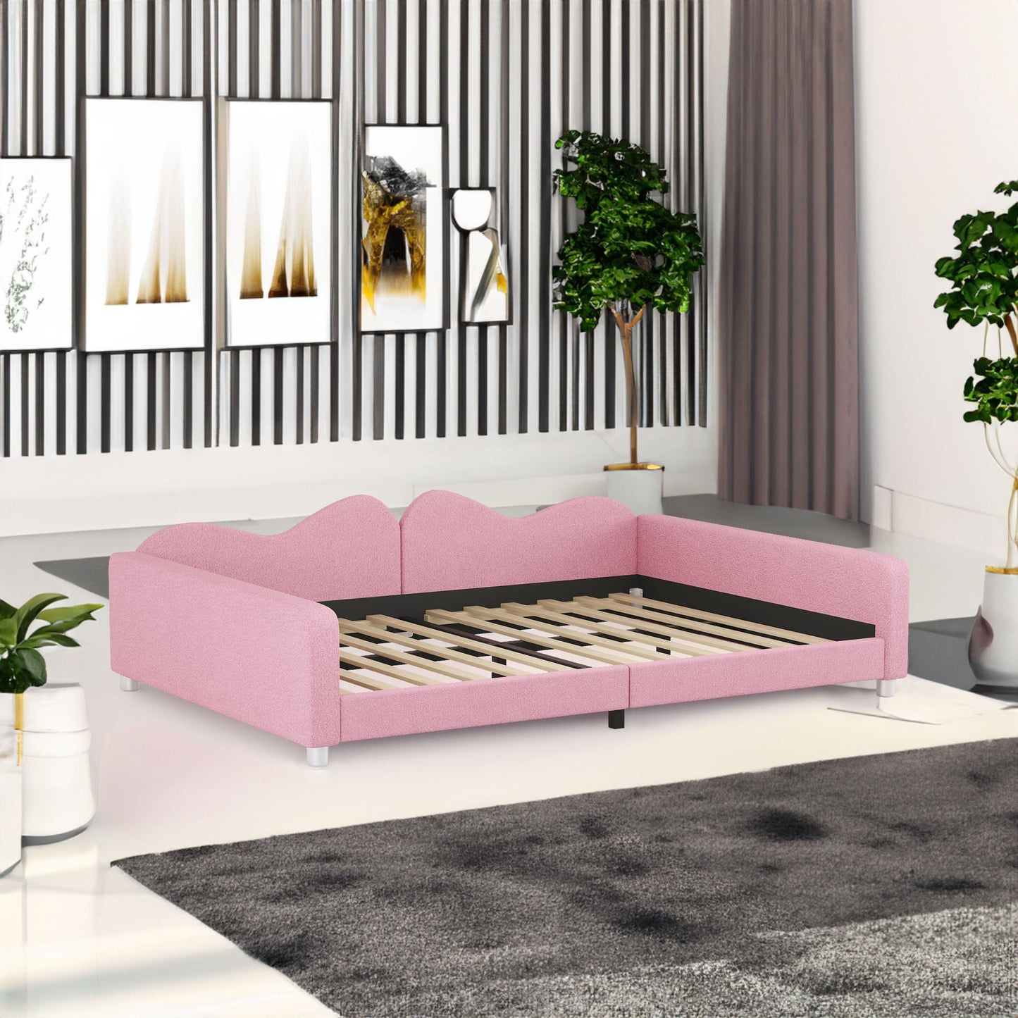 Lit de jour rembourré de taille normale en rose avec dossier en forme de nuage