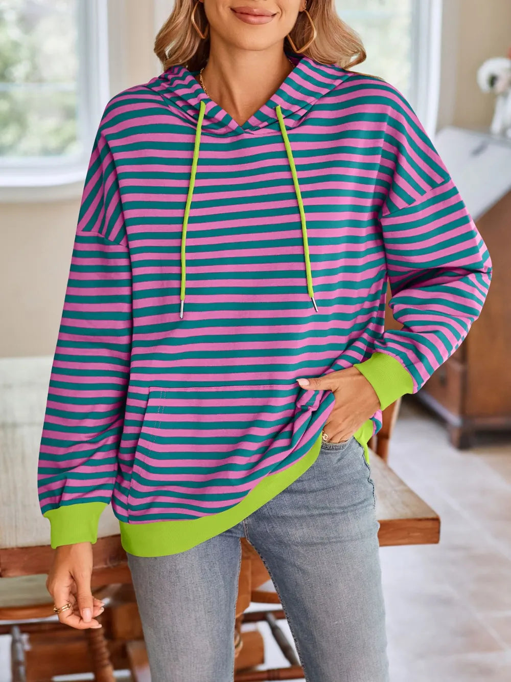 Sudadera con capucha a rayas suelta y casual