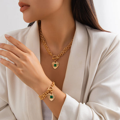 Collar con colgante en forma de corazón elegante con acentos de diamante