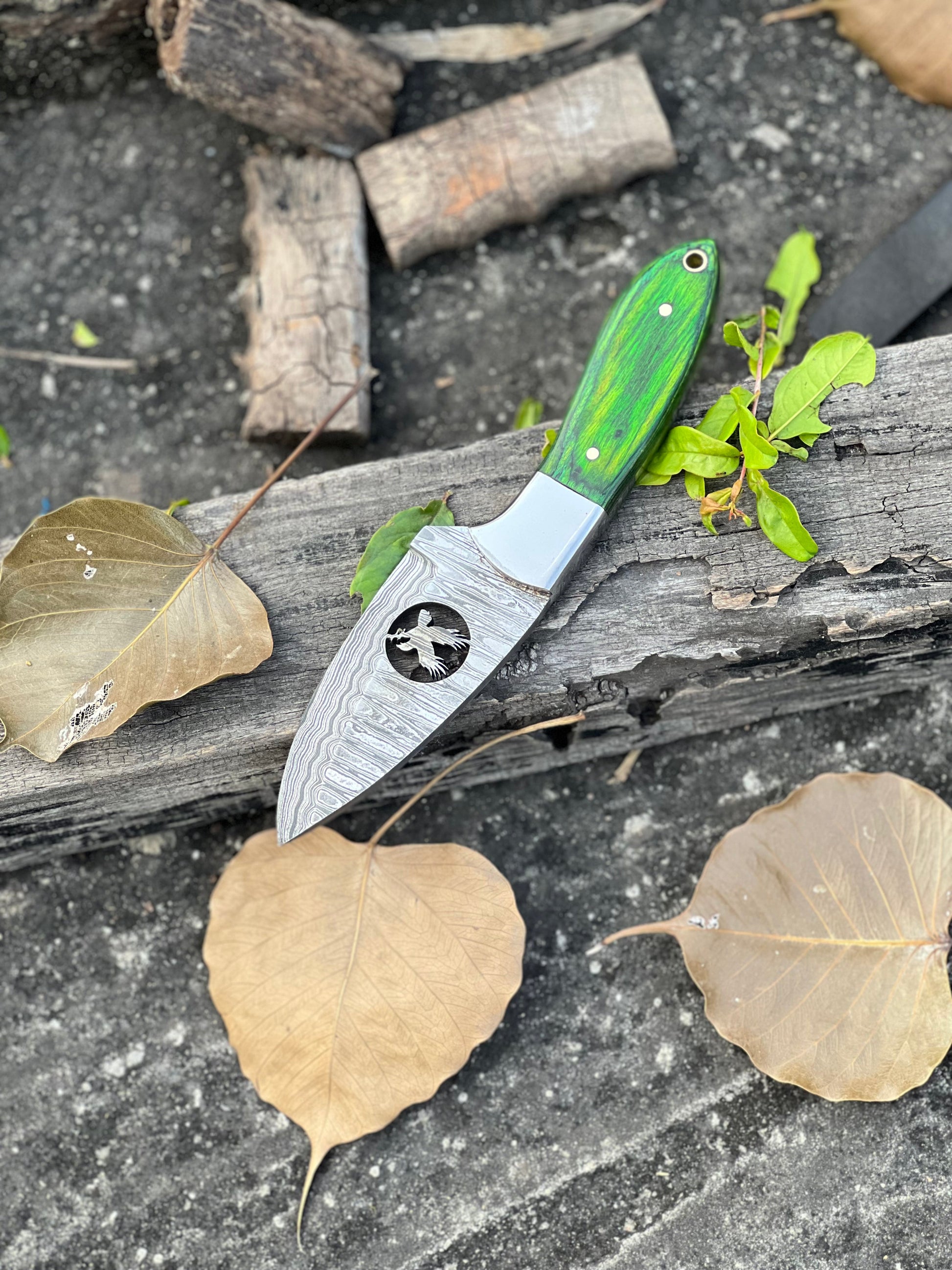 Premium 8" Damascus Steel Skinner Knife with Pakkawood Handle & Leather Sheath - Korvel