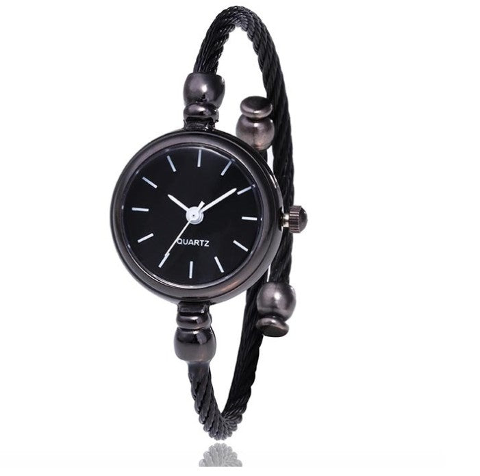 Montre à quartz élégante pour femmes avec design de bracelet ouvert