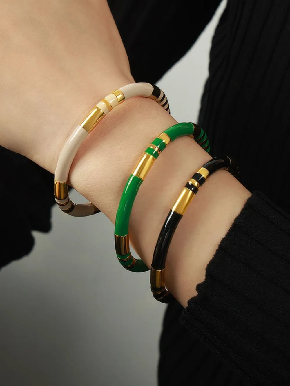 Brazalete de Pulsera de Acero de Titanio con Esmalte Elegante