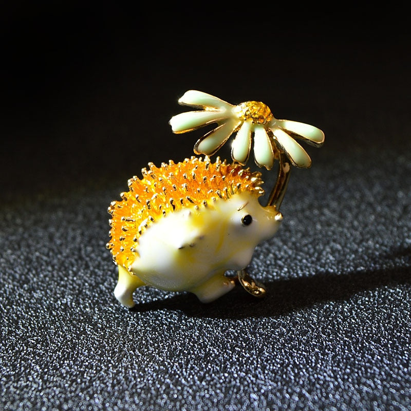 CINDY XIANG Cute Hedgehog Brooch Fashion Daisy Brooches For Women Animal Jewelry Funny Winter Design High Quality - Korvel