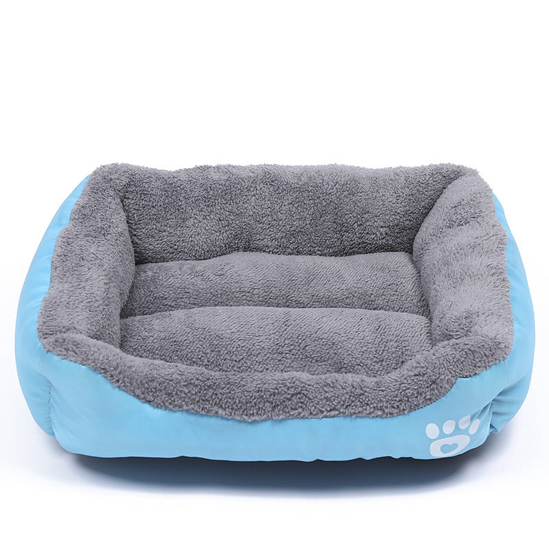 Cama para mascotas de felpa suave y acogedora con fondo impermeable