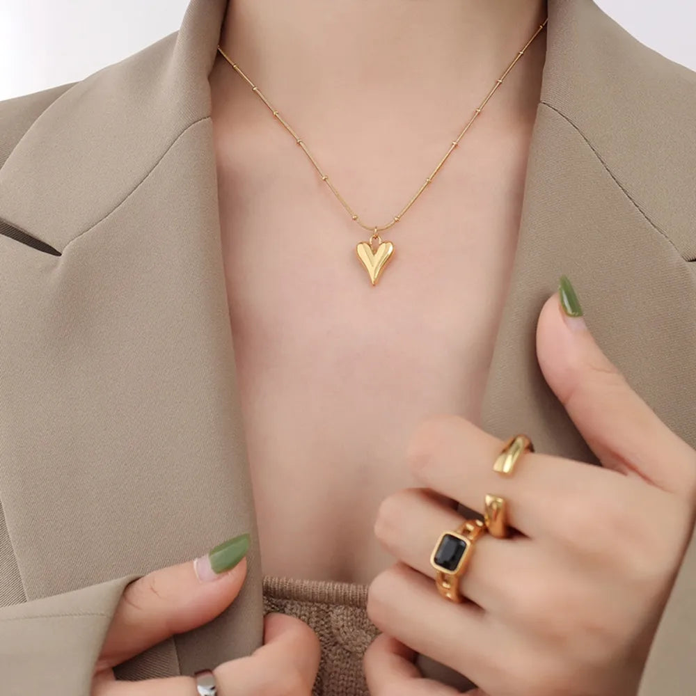 Fashionable and minimalist heart-shaped necklace with titanium steel plated 18K real gold necklace - Korvel