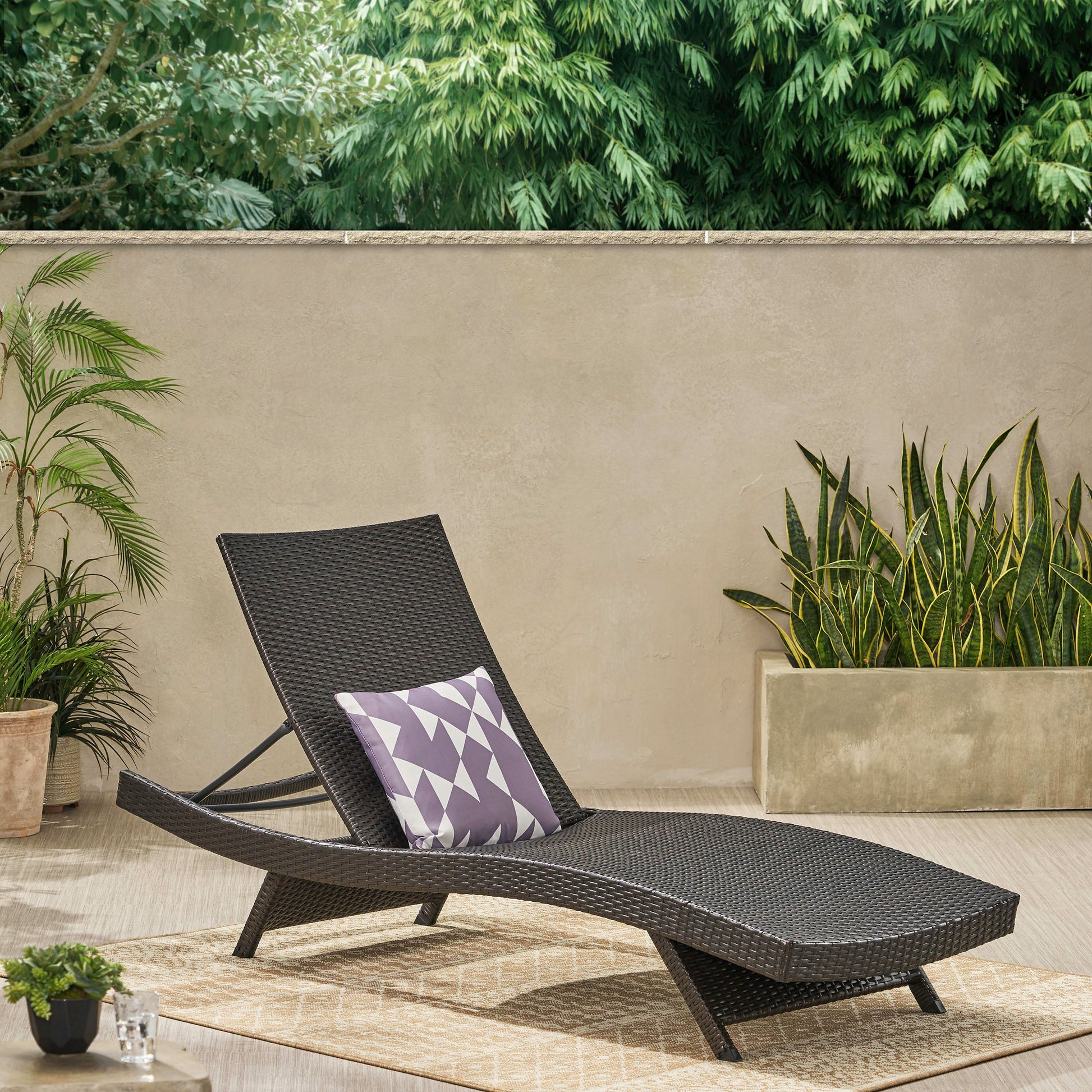 SALEM PE WICKER CHAISE LOUNGE - Korvel