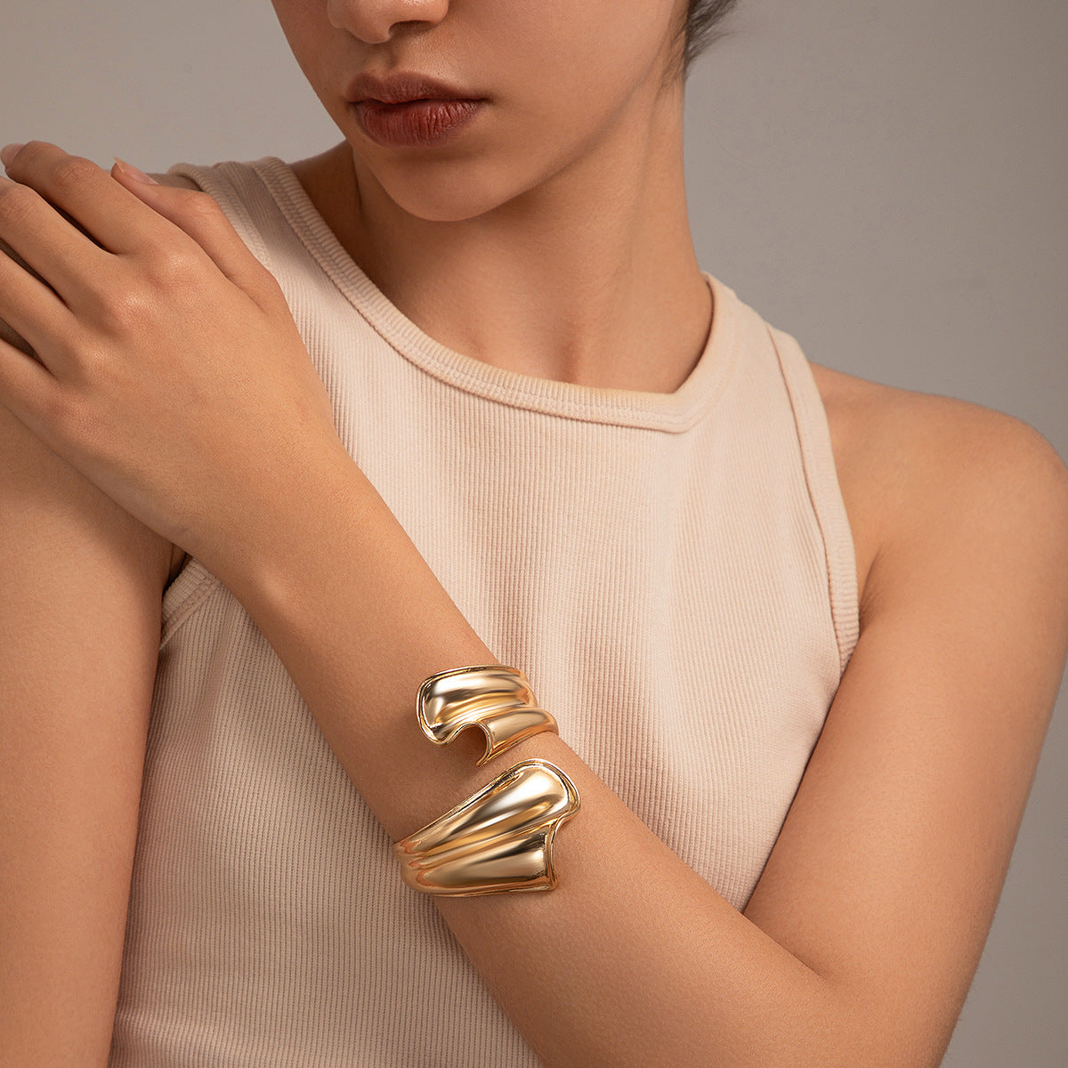 Versatile Irregular Opening Bracelet in Metal Style