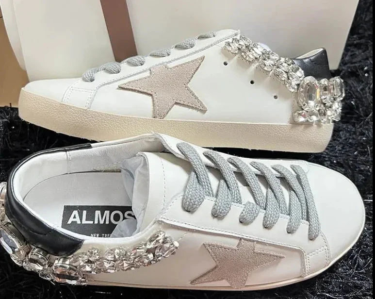 Baskets Vieilles Blanches Étoilées avec Accents en Diamant