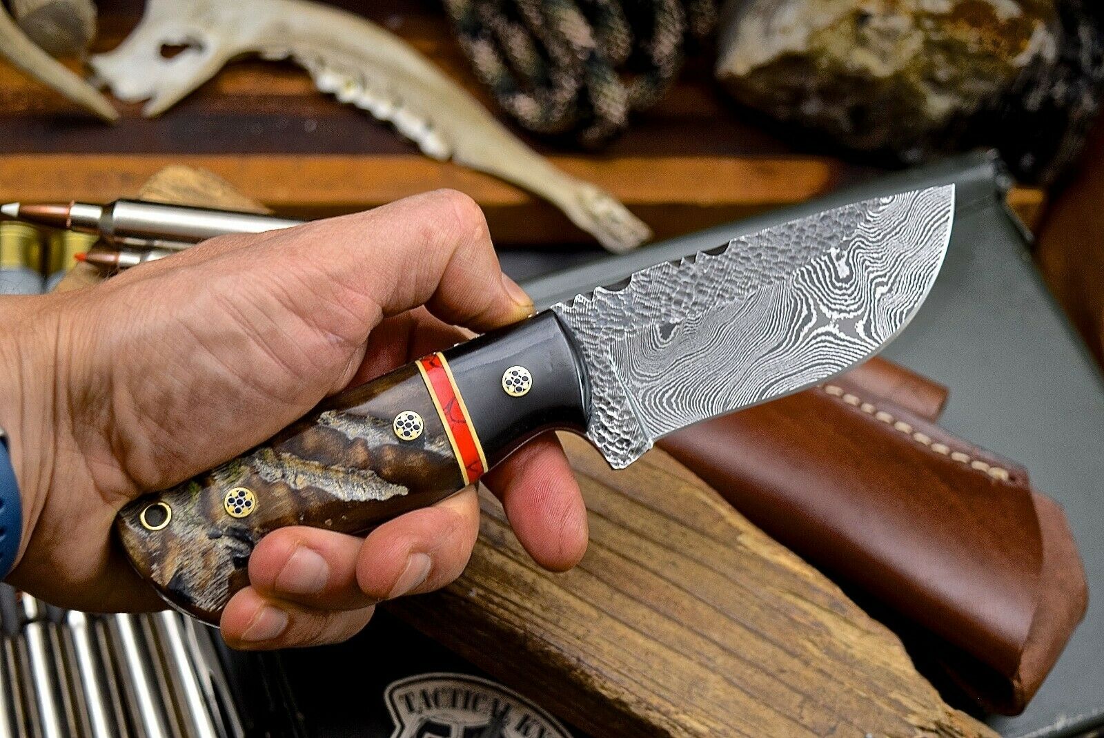 Artisan Crafted Damascus Steel Hunting Knife with Buffalo and Sheep Horn Handle - Korvel