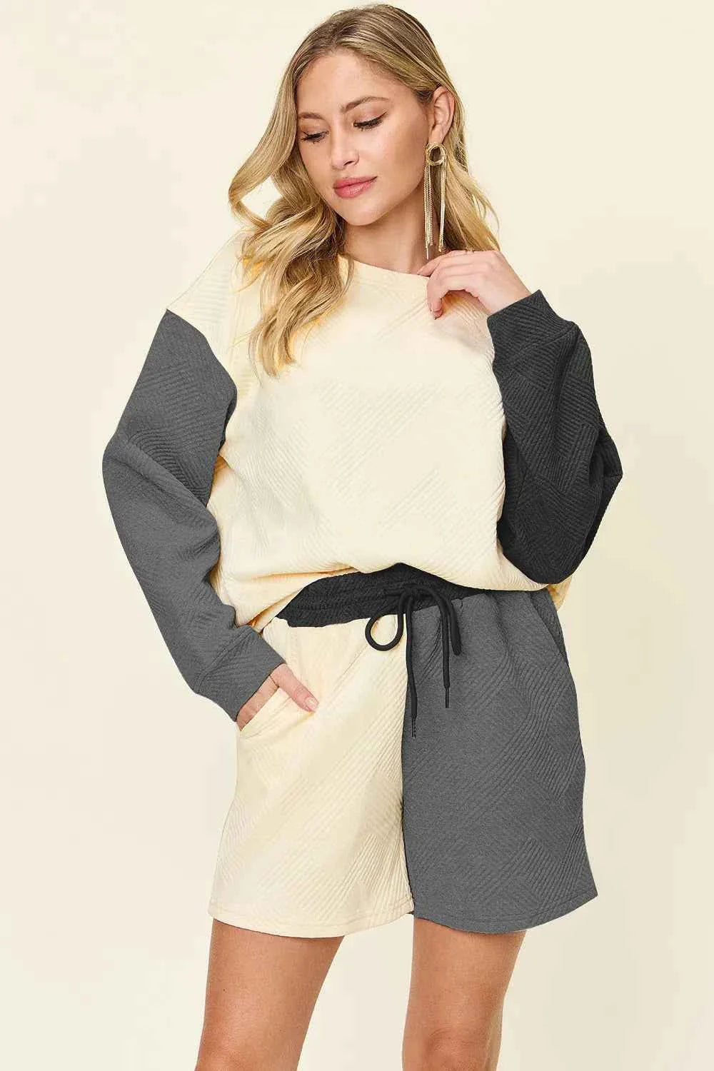 Conjunto de Hombros de Dos Piezas con Bolsillos Contrastantes