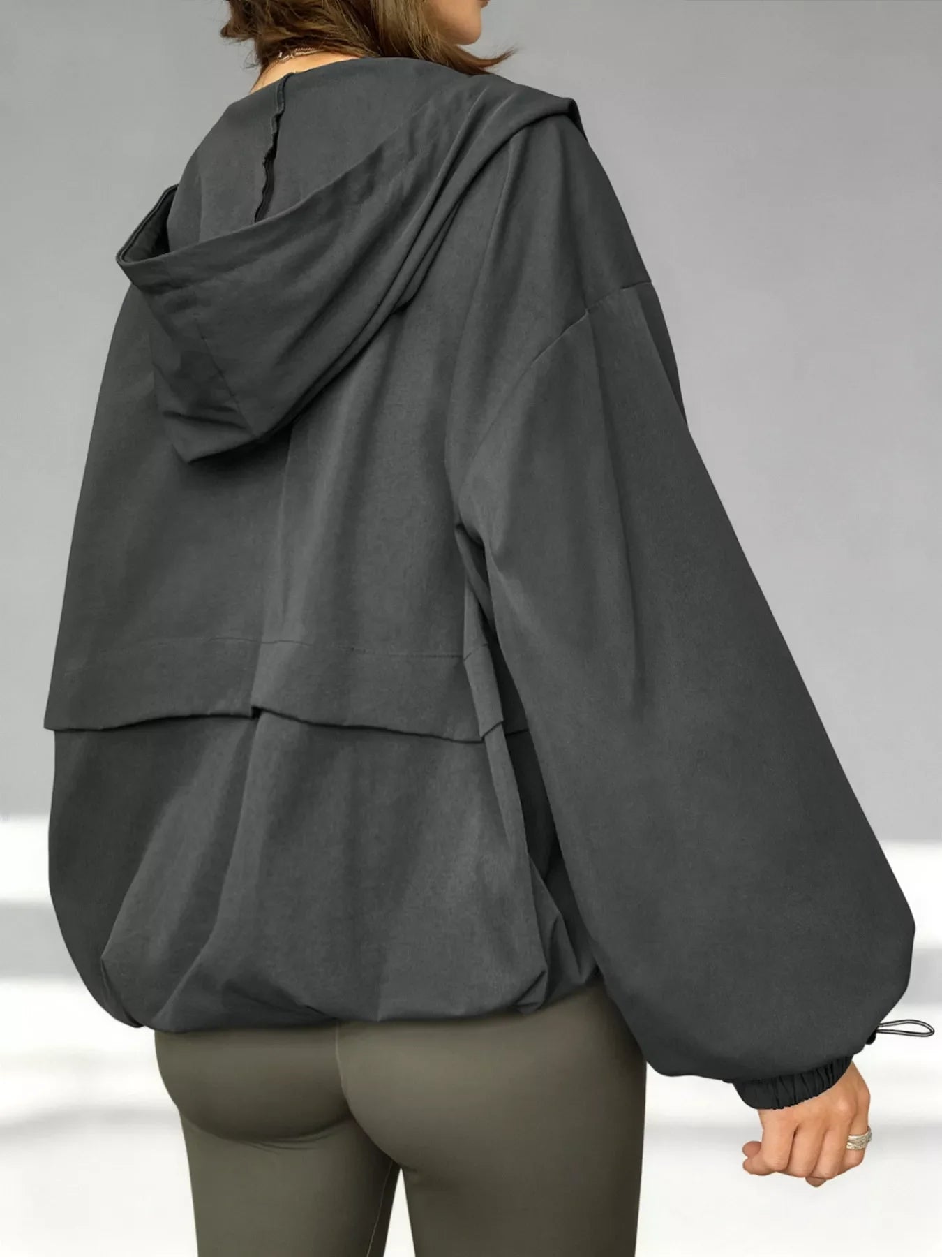 Veste à capuche zippée avec cordon de serrage