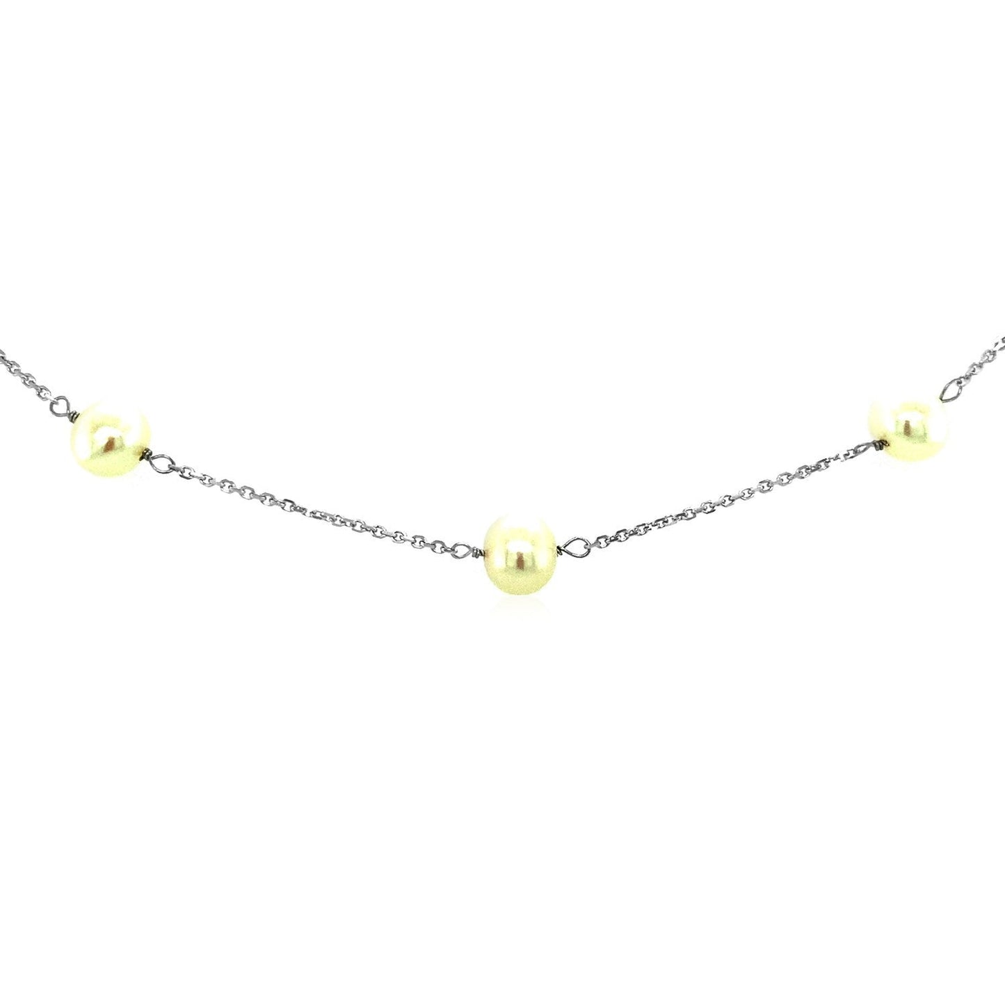 Collier élégant en or blanc 14 carats avec perles blanches