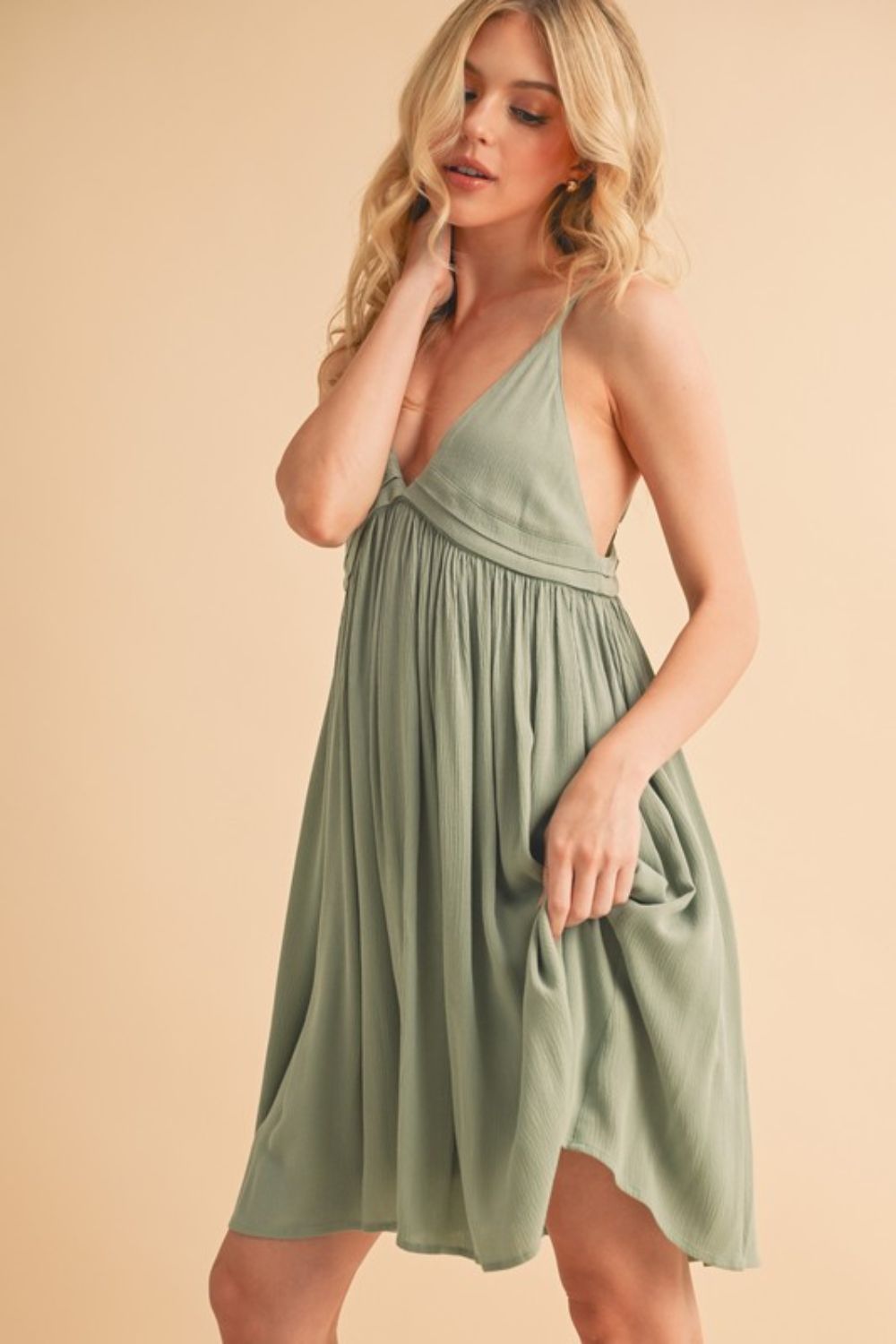 Vestido Mini Cami con Pliegues para Mujeres - Chic y Moderno
