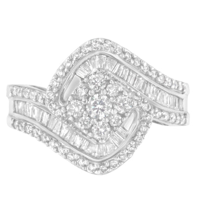 Anillo de cóctel en oro blanco de 14 quilates con diamantes en diseño floral