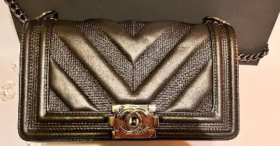 Sac à rabat matelassé en chevron de luxe