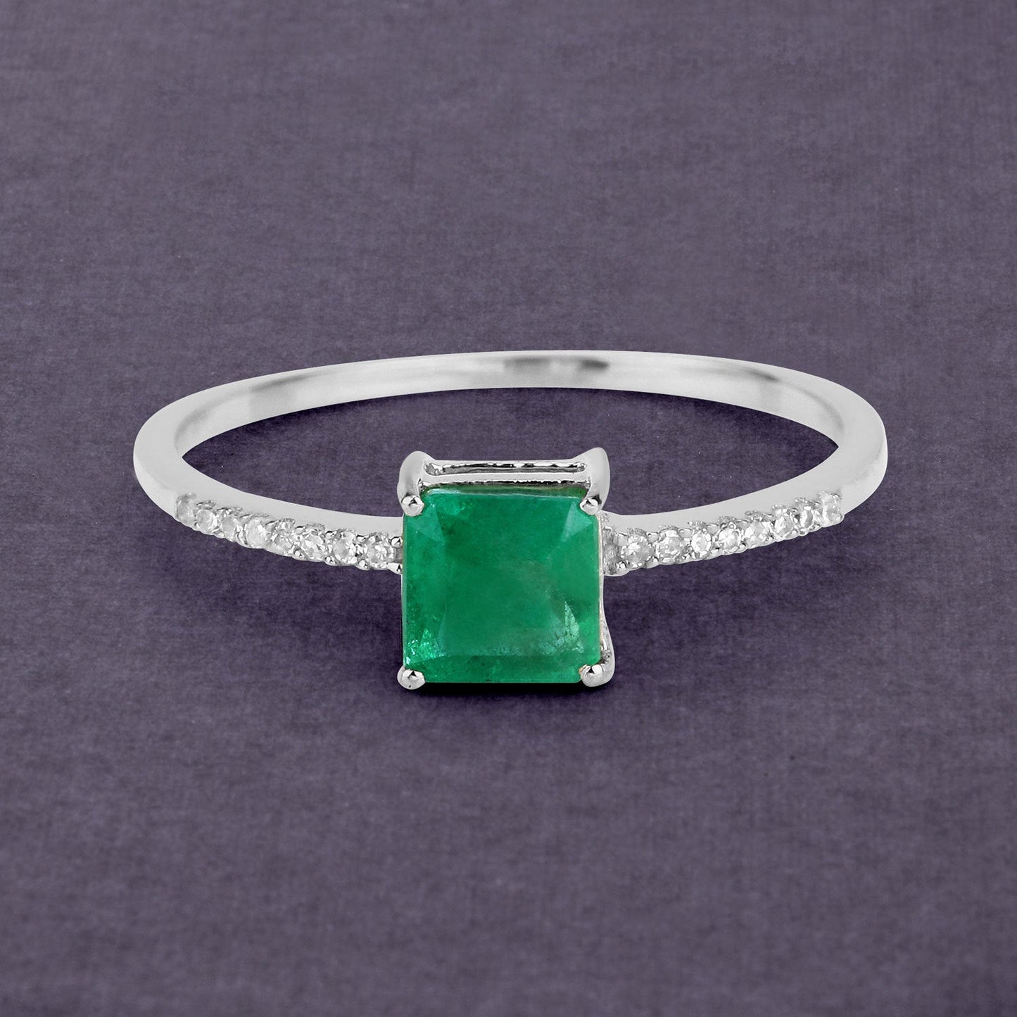 Bague de fiançailles en or blanc 14K avec émeraude zambienne de 0,64 carat et diamants