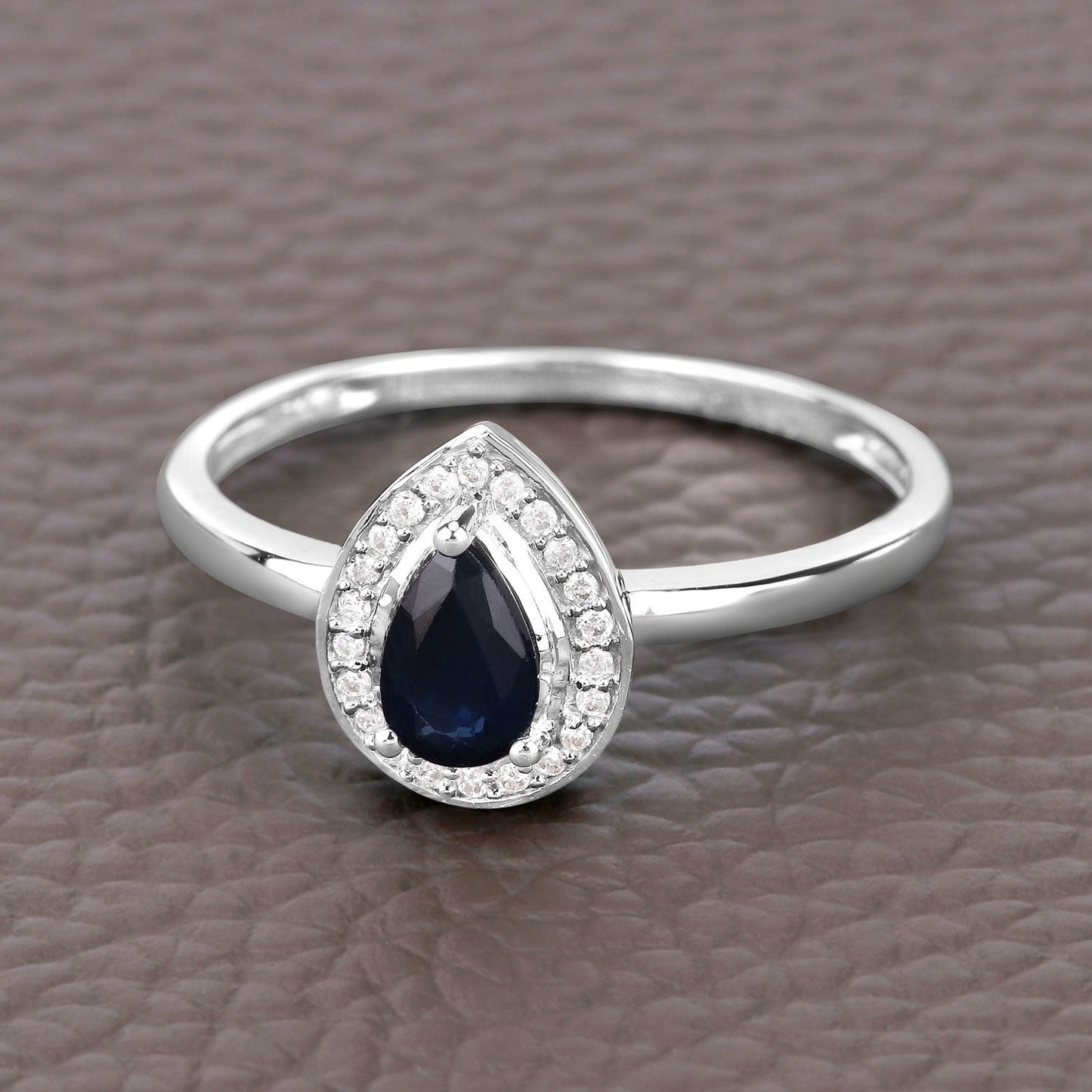 Anillo de Compromiso de Zafiro Azul y Diamante de 0.48 Quilates en Oro Blanco de 14K