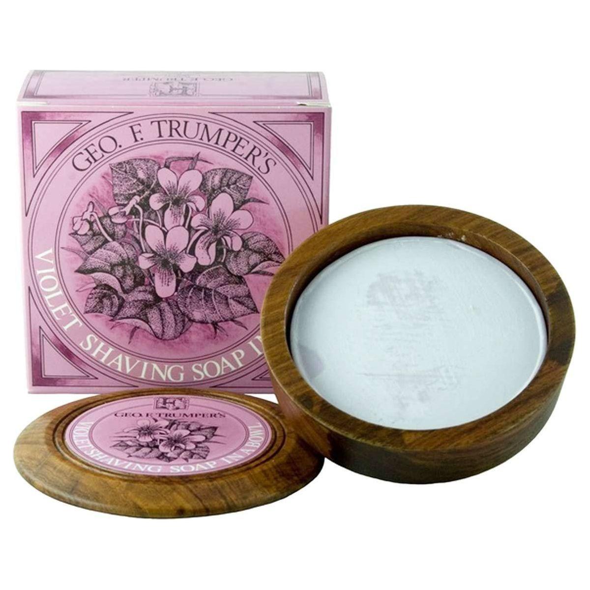 Savon à raser dur Violet Geo. F. Trumper dans un bol en bois 80g