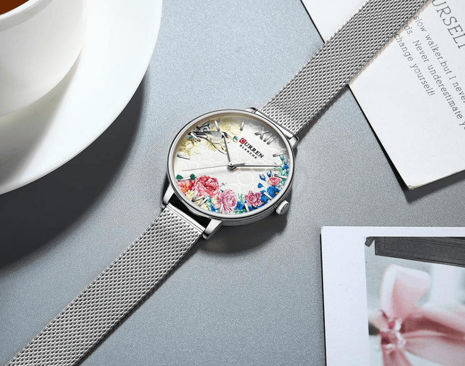 Montre Élégante pour Femme avec Motifs de Découpage Floral