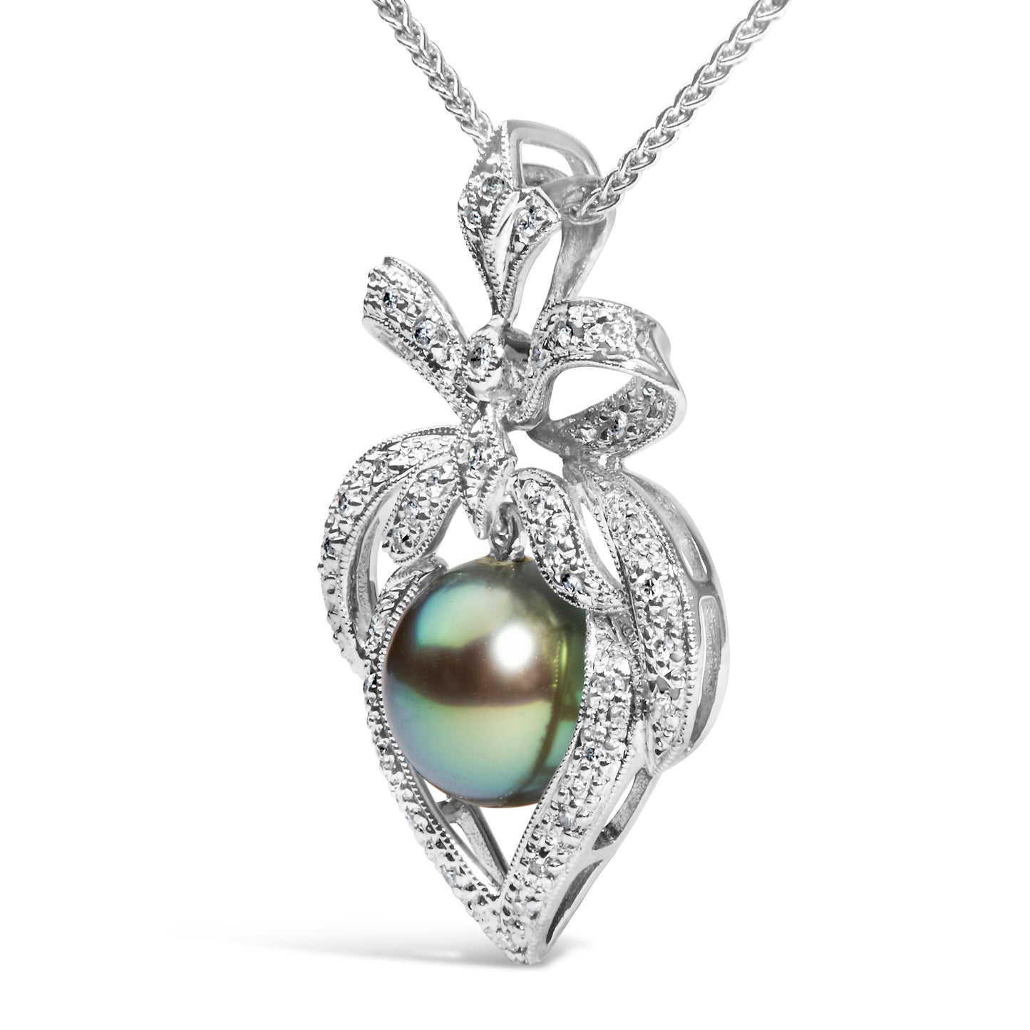 Collar con colgante de corazón de perla negra tahitiana cultivada y diamantes de 18 quilates