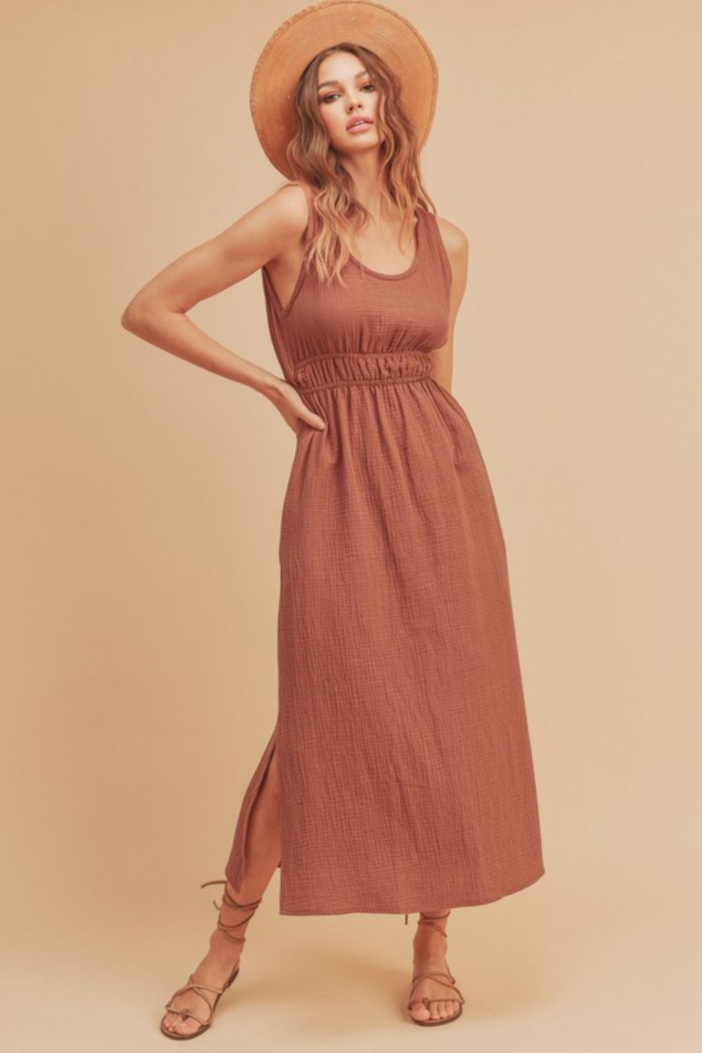 Robe sans manches à encolure ronde et fente latérale polyvalente