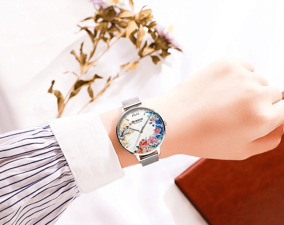 Montre Élégante pour Femme avec Motifs de Découpage Floral