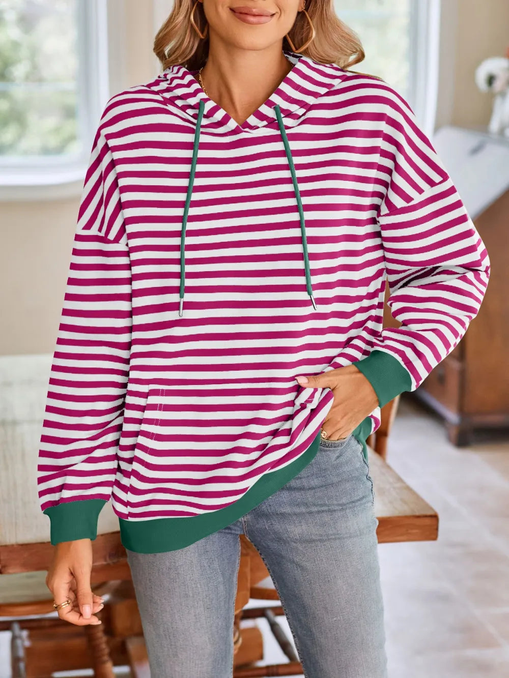 Sudadera con capucha a rayas suelta y casual
