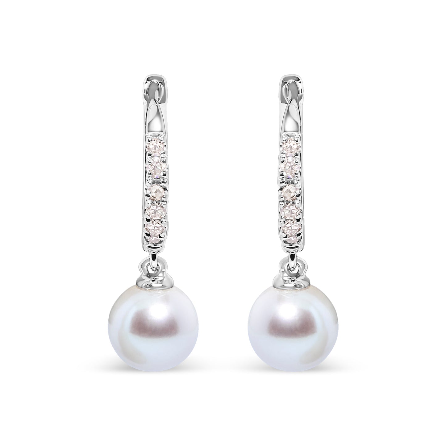 Pendientes de gota de perlas de agua dulce cultivadas y acentos de diamante en oro blanco de 10 quil