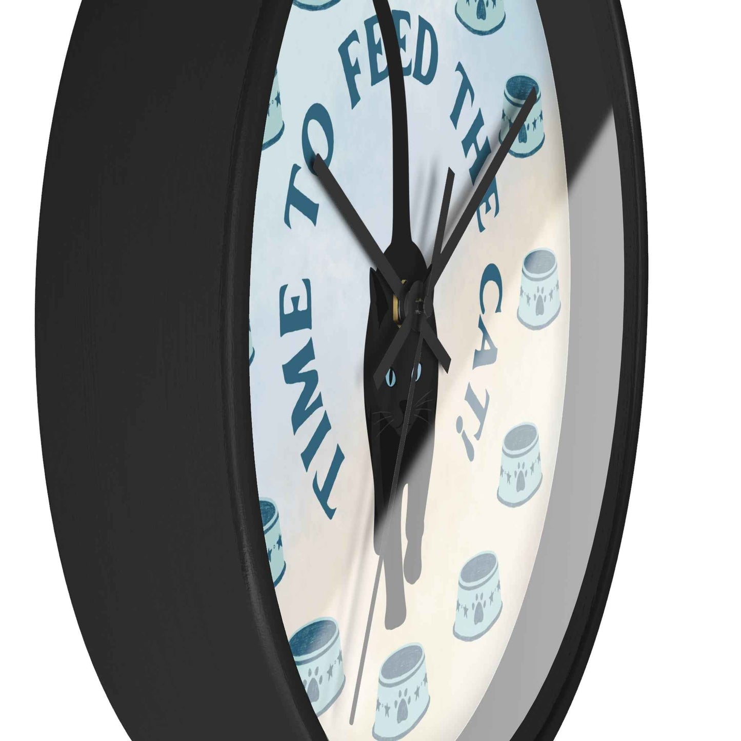 ¡Hora de alimentar al gato! Reloj de pared redondo – Marco negro, 10"
