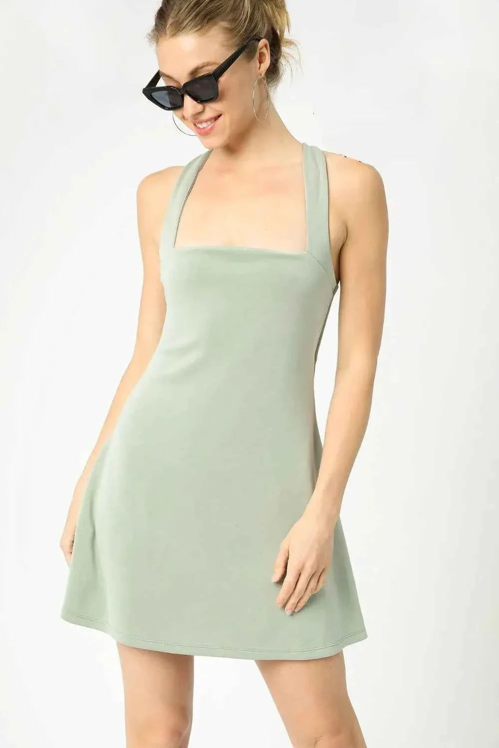 Vestido Activo de Cuello Cuadrado Crisscross de Umgee