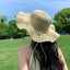 Chapeau de soleil en paille élégant et grand avec design floral