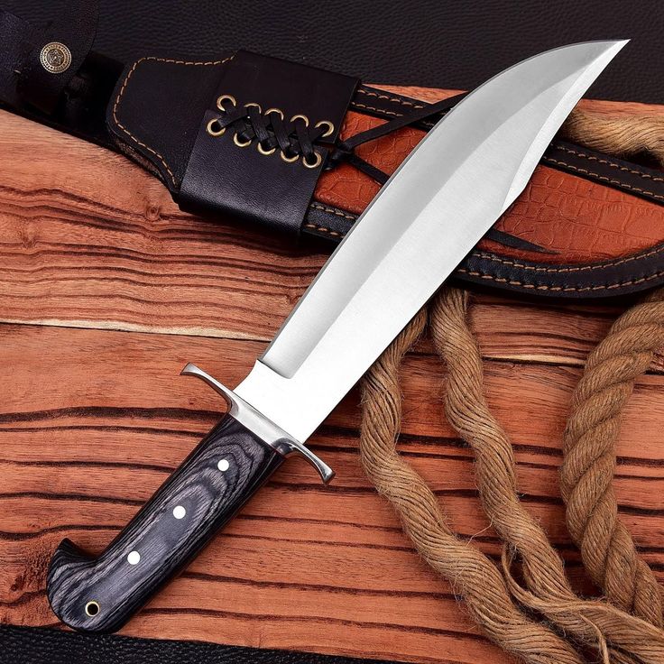 Premium Hunting Bowie Knife: D2 Steel Blade, Exotic Wood Grip, Leather Sheath - Korvel