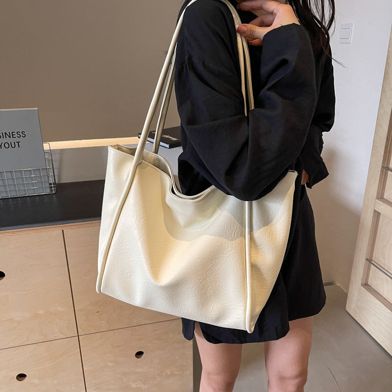Elegant Soft Leather Shoulder Bag for Everyday Use