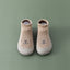Chaussures de sol souples pour bébés avec chaussettes pour les premiers pas