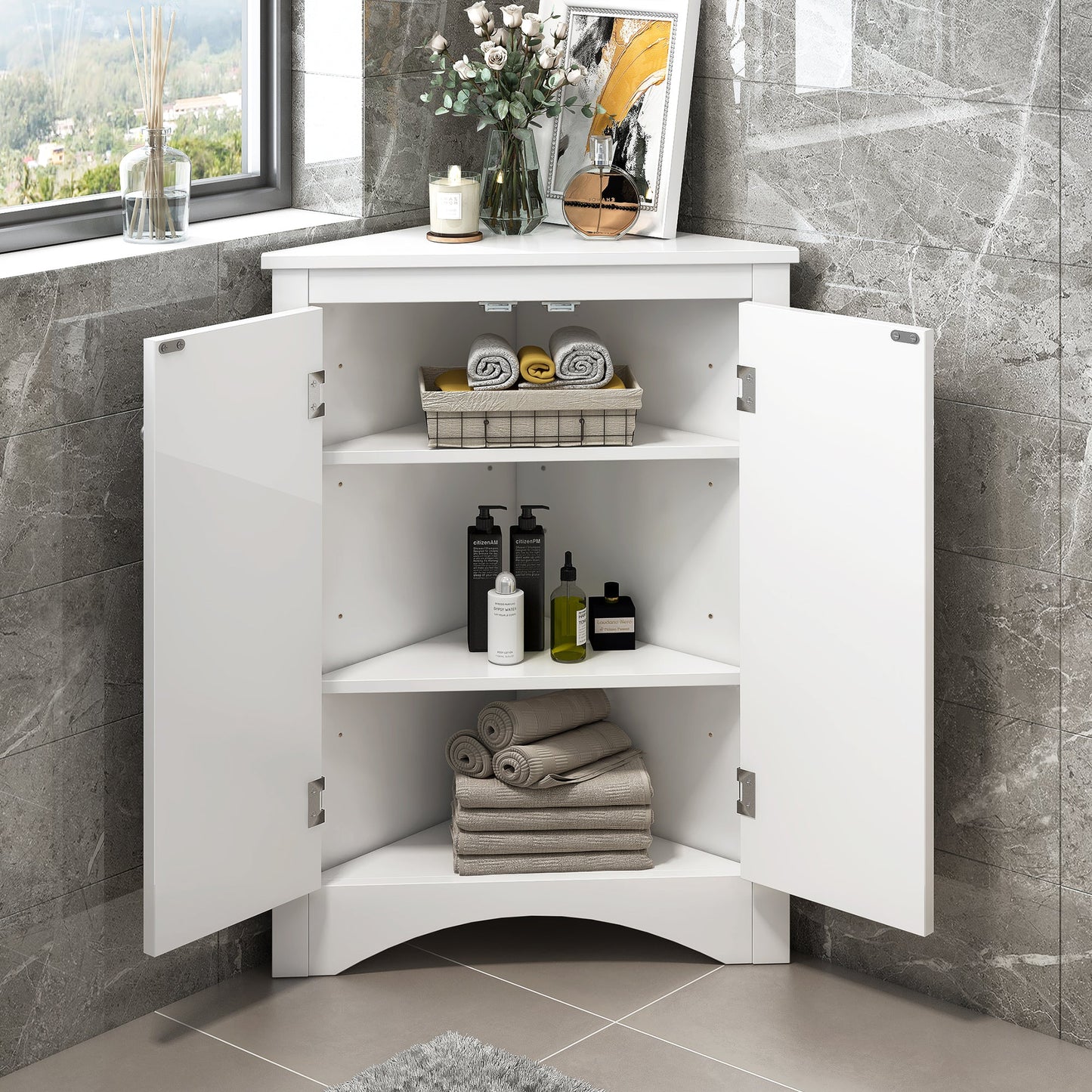 Elegante gabinete de almacenamiento triangular blanco con estantes ajustables