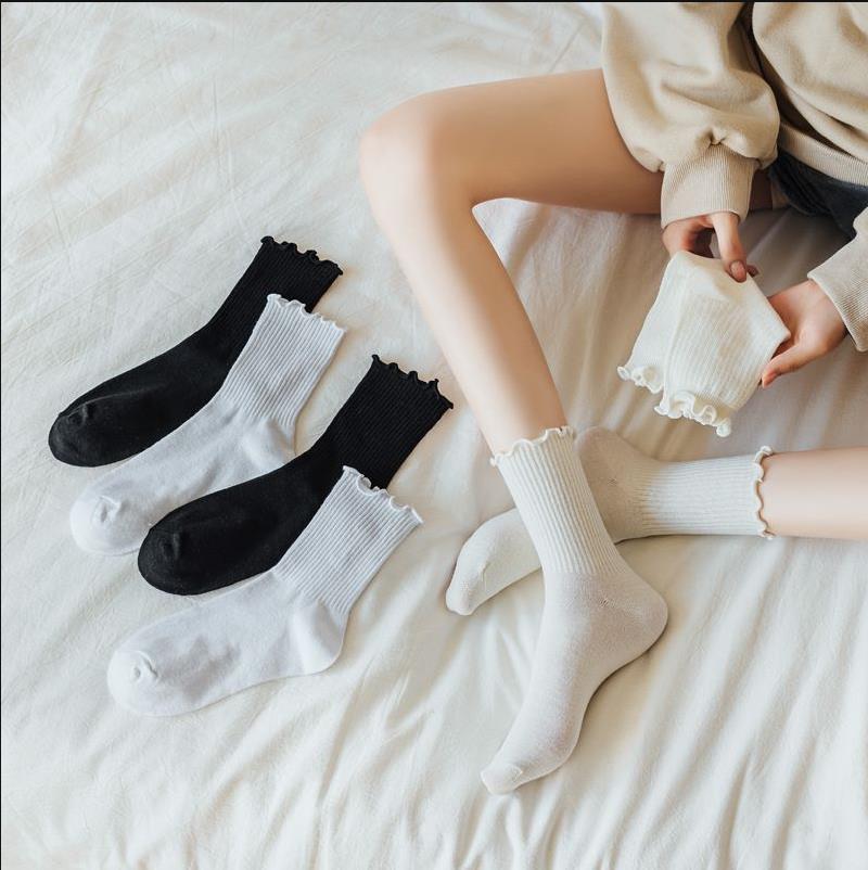 1 pair of ruffled JK socks for women mid-tube spring, autumn and summer solid color Japanese lace pile socks - Korvel