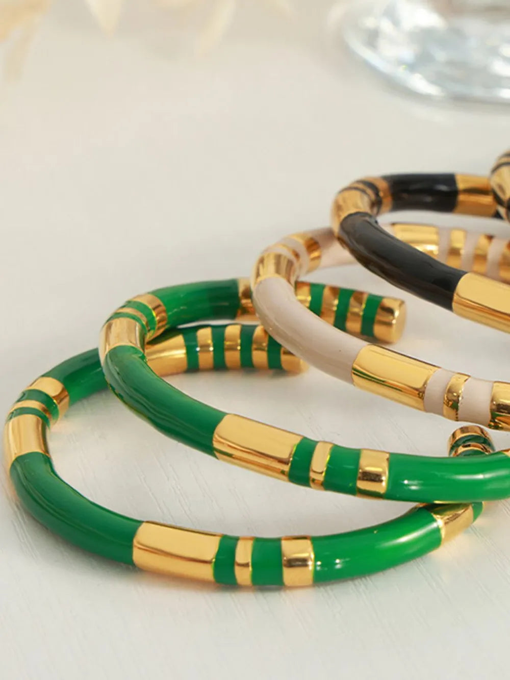 Brazalete de Pulsera de Acero de Titanio con Esmalte Elegante