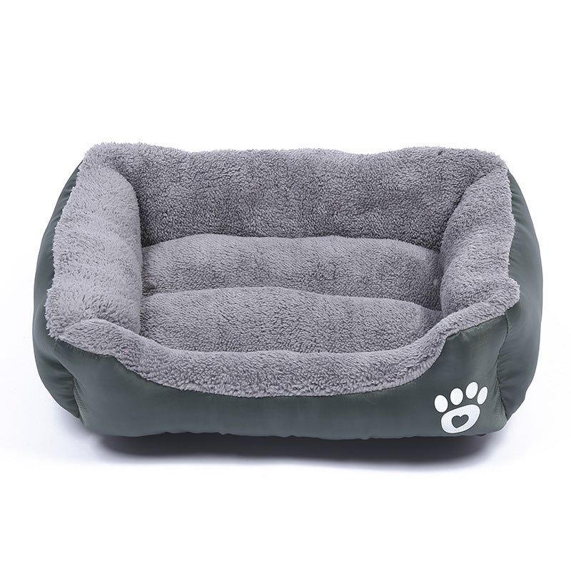 Cama para mascotas de felpa suave y acogedora con fondo impermeable