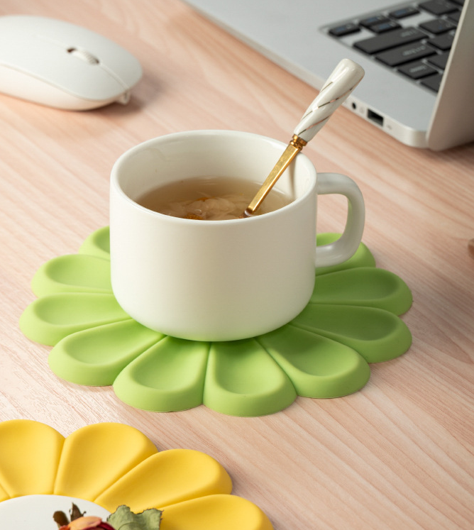 Creative Daisy Flower Household Oil and Heat Resistant Small Fresh Japanese and Korean Bowl and Plate Mats - Korvel
