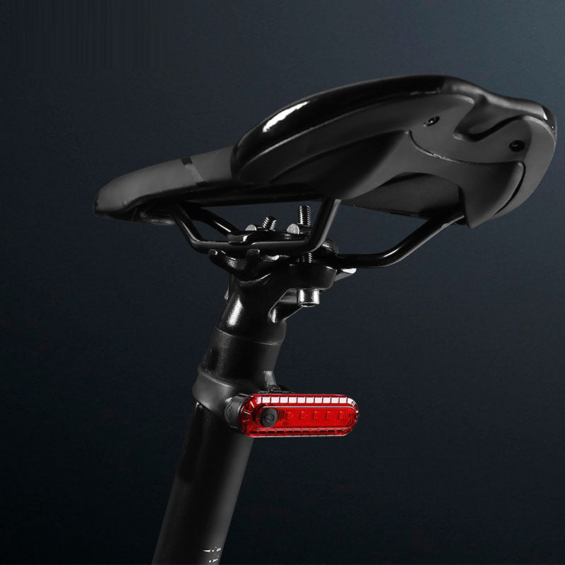 Lumière arrière de vélo rechargeable USB pour la sécurité lors des trajets nocturnes