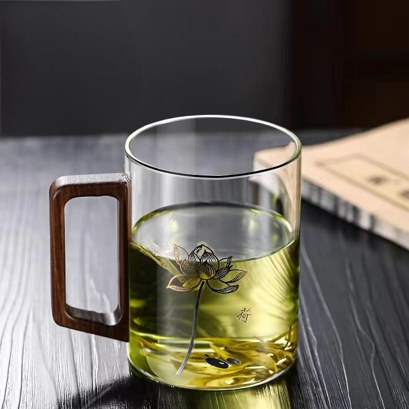 High end green tea cup with walnut handle and lid. High temperature resistant glass office drinking cup - Korvel