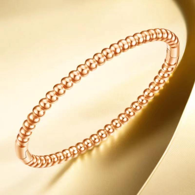Bracelet en acier titane élégant pour femmes
